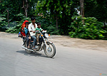 Indie - Rodinka na motorce v Indii