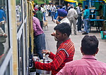 Indie - prodavač nápojů do vlaku