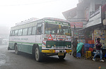 Indie - autobus v Narkandě